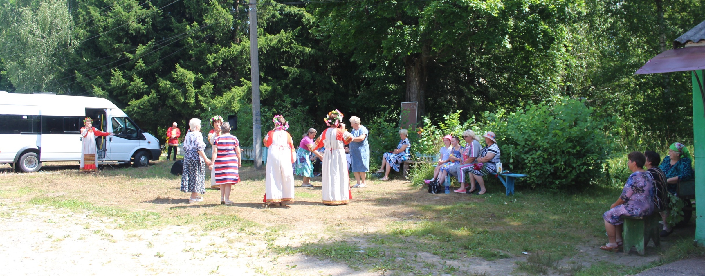 Работники культуры брянской Красногорщины дарили сельским жителям задушевные песни