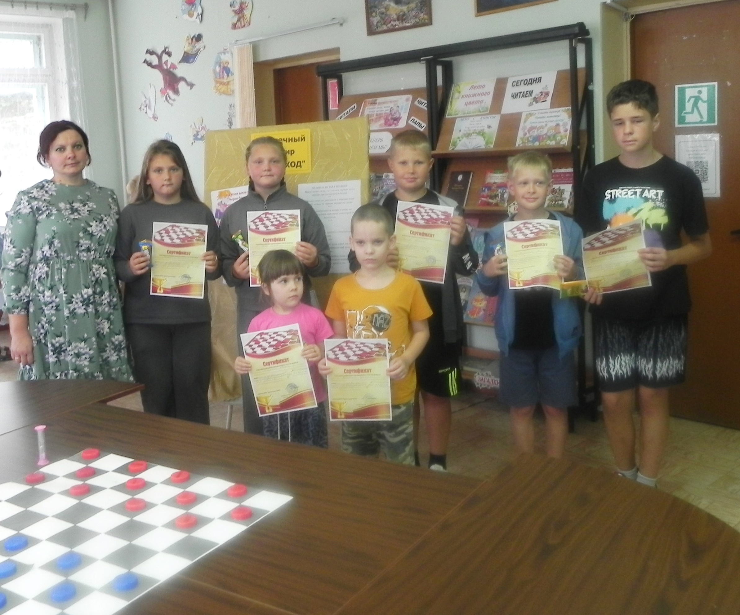 В Красногорской детской библиотеке Брянщины прошёл шашечный турнир