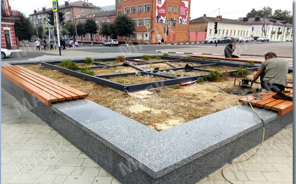 На главной площади брянского Новозыбкова продолжается реконструкция