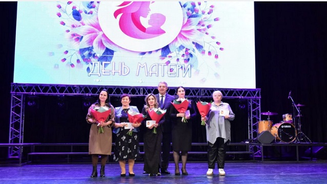 В Брянске чествовали многодетных матерей региона