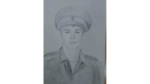 Юные художницы из Брянска нарисовали портреты бойцов спецоперации