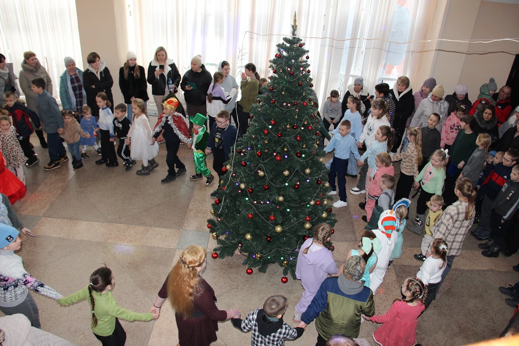 В брянской Красной Горе прошёл новогодний детский утренник