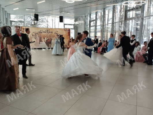 В брянском Новозыбкове прошел традиционный Сретенский бал