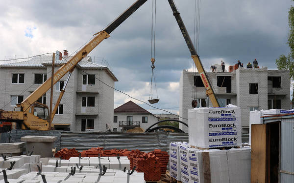 В Стародубе Брянской области строительство 3-х домов для детей-сирот — на завершающей стадии