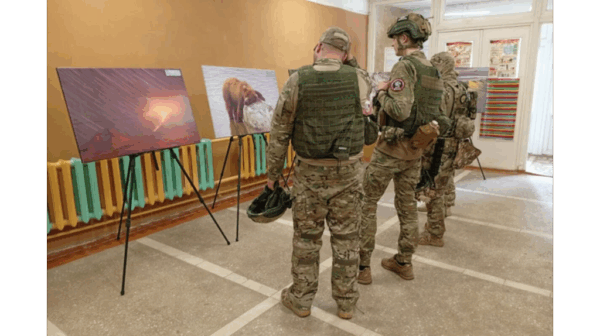 Бойцам брянского «БАРСа» продемонстрировали выставку «Самая красивая страна»