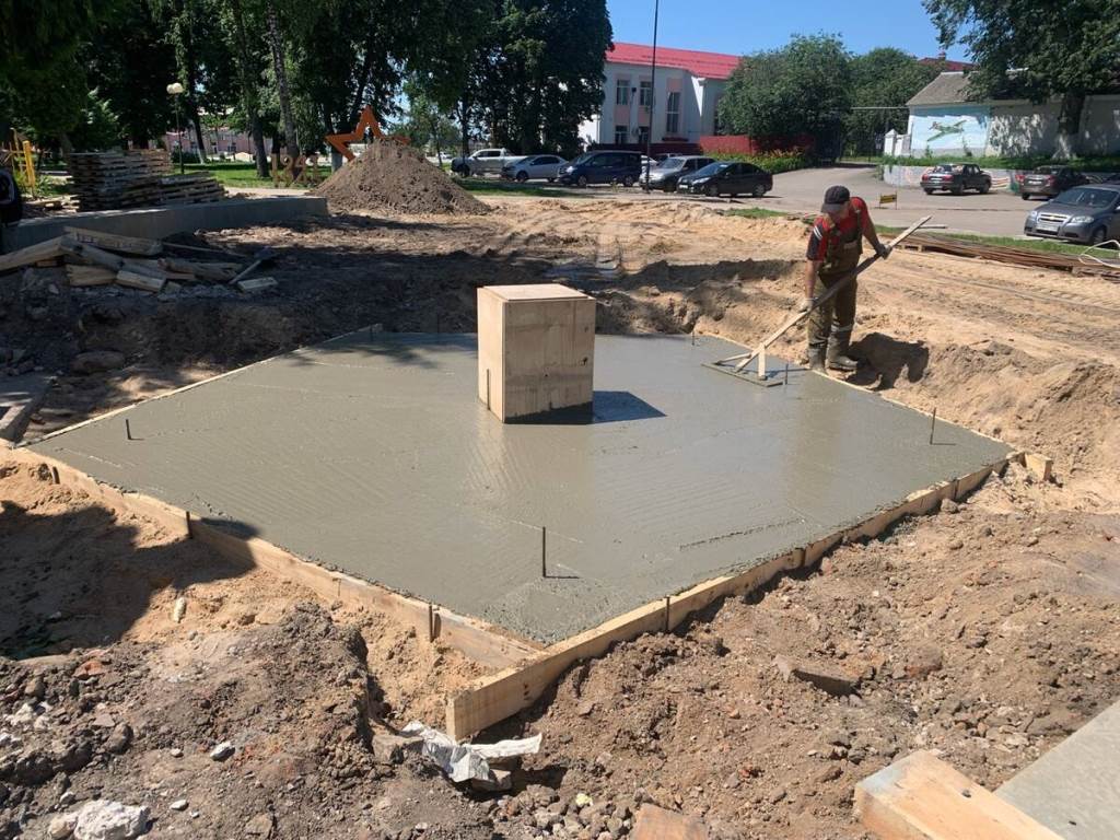 В брянском Стародубе идёт реконструкция мемориала «Стена Памяти»