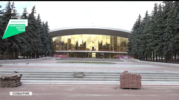 В Брянске подходит к завершению обновление площади Октябрьской революции