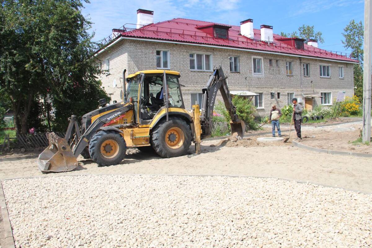 В брасовском районе Брянщины благоустраивают дворовую территорию