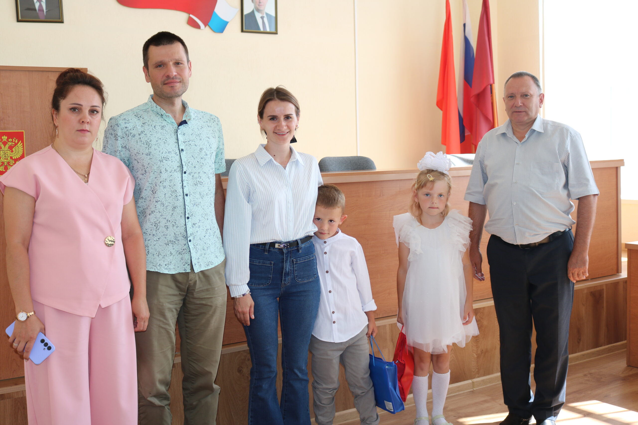 Наборы для учёбы красногорским ребятам Брянщины от депутата облдумы