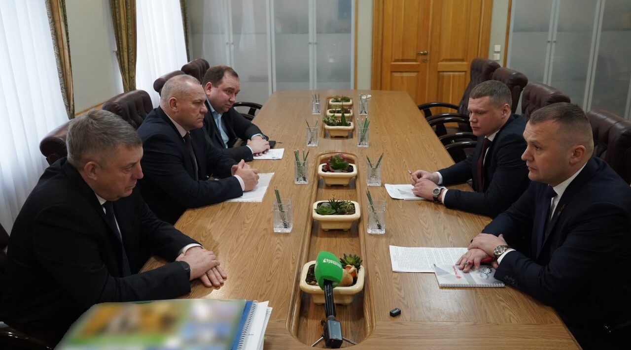 Глава региона Александр Богомаз обсудил развитие завода «Брянсксельмаш»