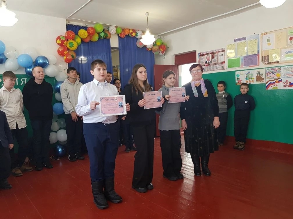 В красногорской д. Любовшо Брянщины прошло конкурсно-игровое мероприятие «А, ну-ка, парни!»