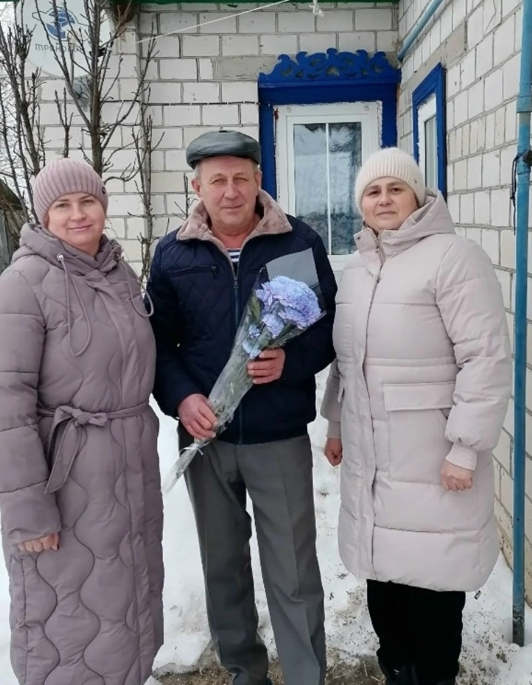 В деревне Макаричи брянской Красногорщины поздравили земляка с памятной датой