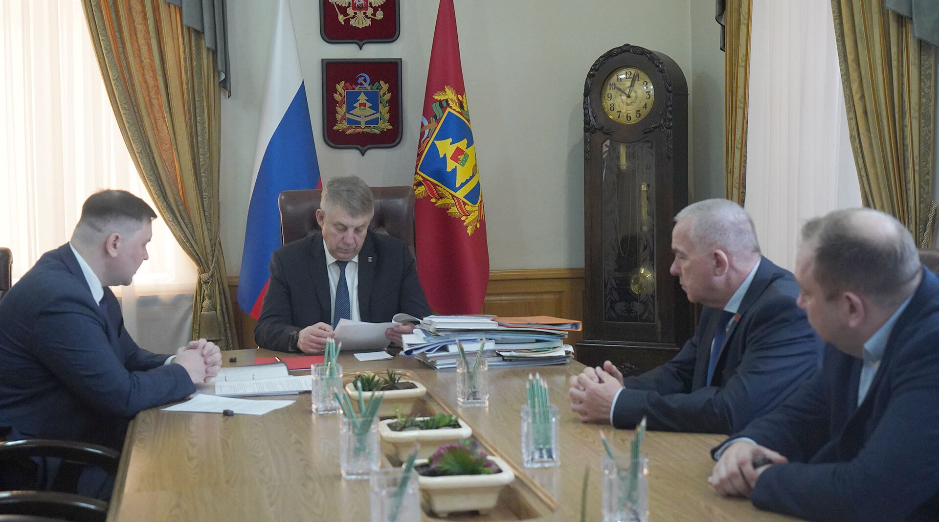 Глава БрянщиныБогомаз на рабочей встрече обсудил реализацию программы догазификации