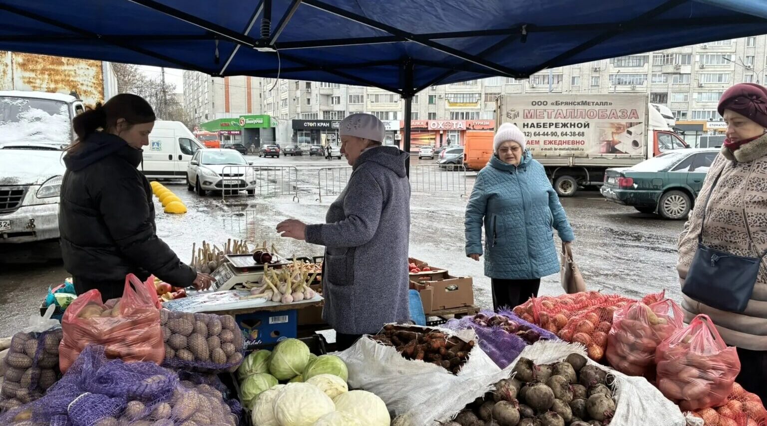 Брянцы активно покупают сельхозпродукцию на ярмарках выходного дня  