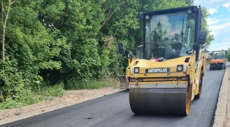В Почепском районе Брянщины ремонтируют участок дороги Сетолово  — Азарово