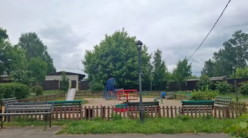 В брянском Супонево установили детские игровые комплексы