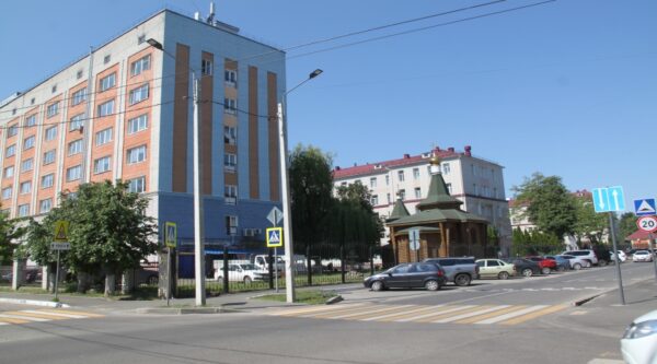 В Брянске обновляют дороги к медицинским учреждениям