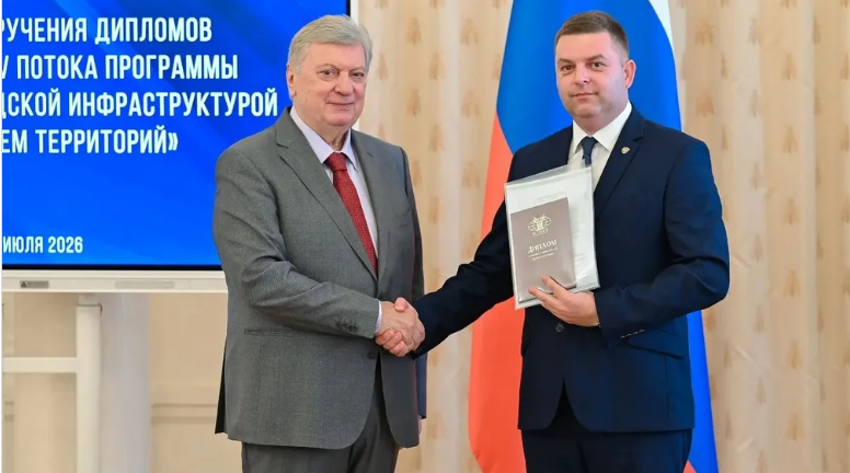 Алексей Тарабарко, брянский ветеран спецоперации, получил диплом МГИМО