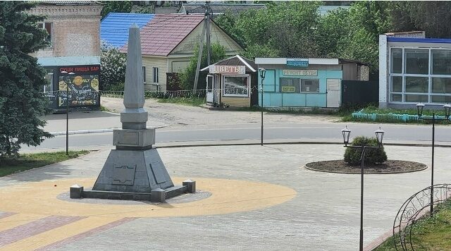 В брянской Клетне благоустраивают сквер Славы