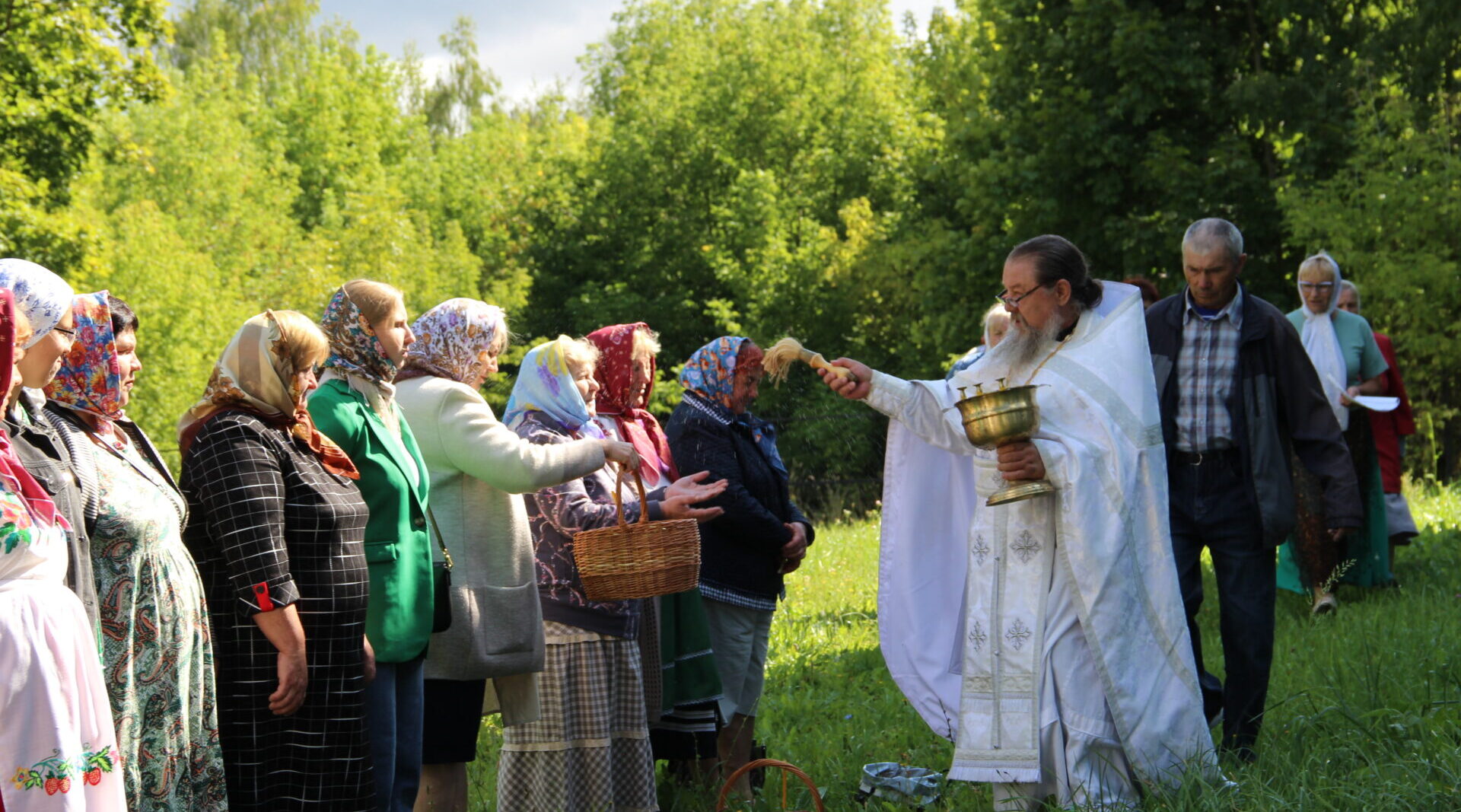 В Колюдах брянской Красногорщины прошёл обрядовый праздник «Яблочный Спас»
