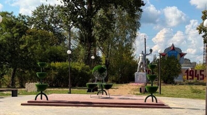 В брянском поселке Ивот завершено благоустройство сквера «Победы»