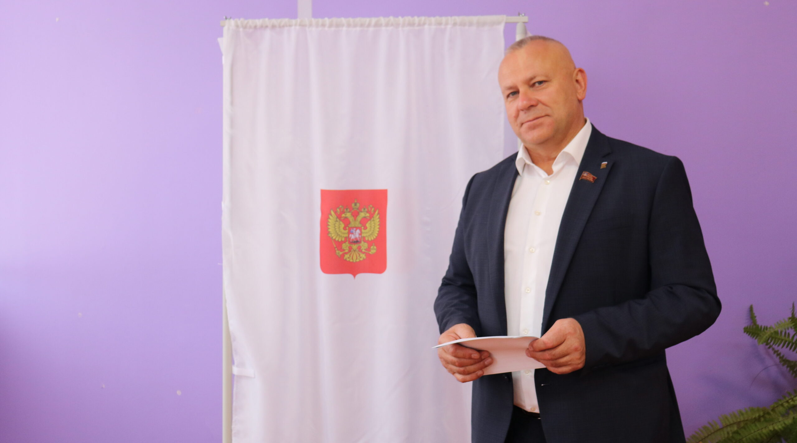 Спикер Брянской облдумы Валентин Суббот проголосовал в Меленске 