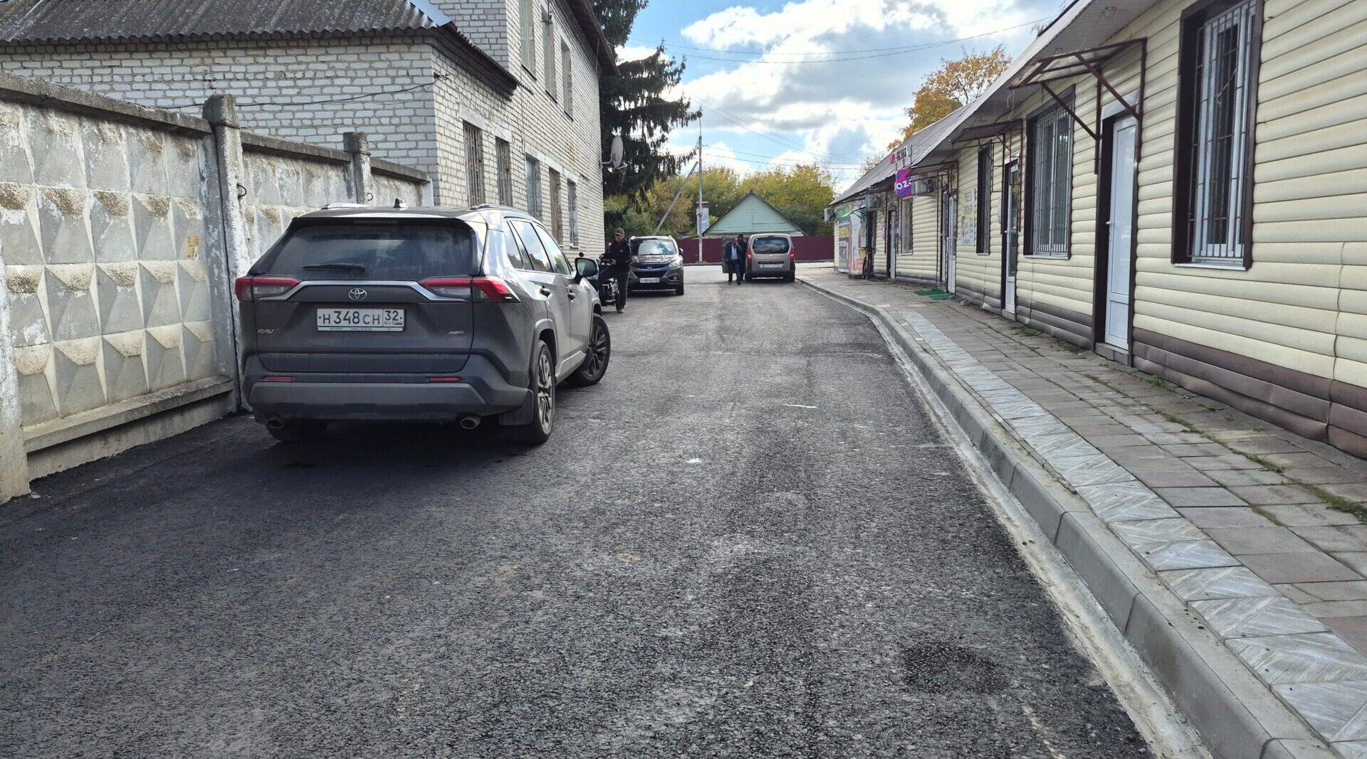 В брянских Комаричах завершен капремонт дороги по переулку первый Ленина