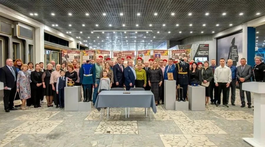 В Брянске состоялаяь церемония передачи реликвии Президентского полка