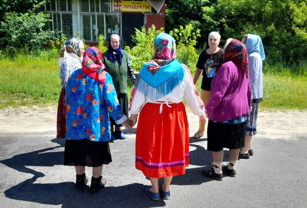 На брянской Красногорщине «замкнули» весну и «отомкнули» лето