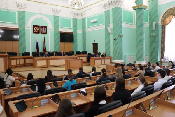 В Брянске подвели итоги работы седьмого созыва Молодежного парламента региона