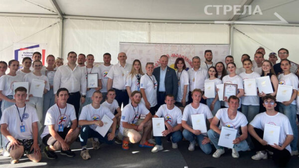 В Брянске участники международного молодежного лагеря участвовали во встрече «Формула успеха»