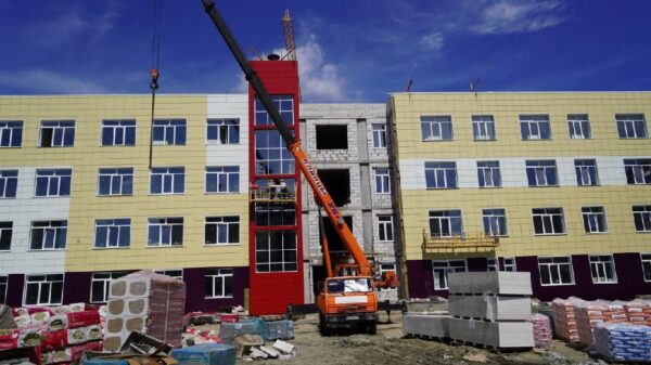 Микрорайон на ул.Флотской в Брянске становится уютным оазисом