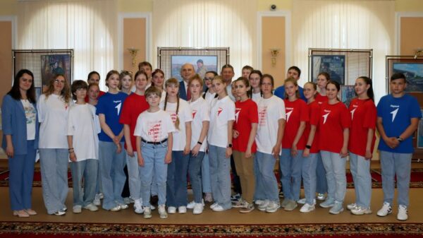 Для участников и наставников отделения «Движения Первых» Брянска в облдуме провели экскурсию