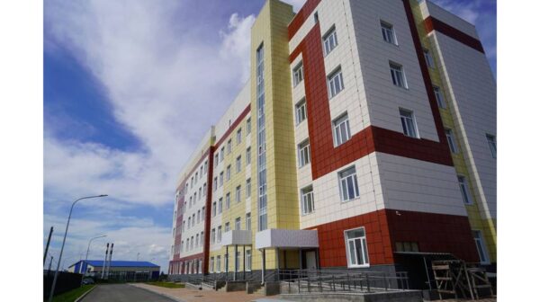 В Брянске продолжается возведение новой поликлиники на ул. Амосова