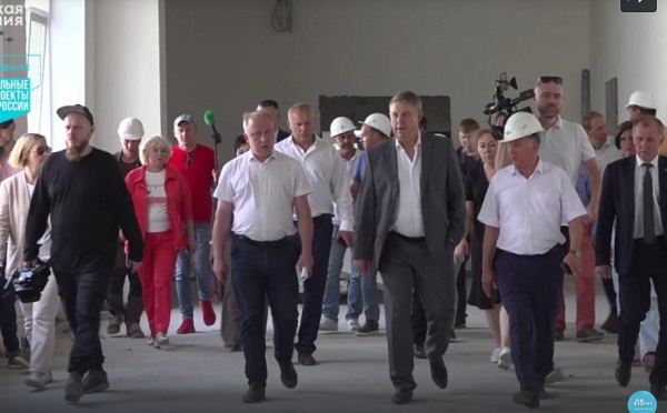 Ход строительства социально важных объектов Брянска проконтролировал глава региона Александр Богомаз