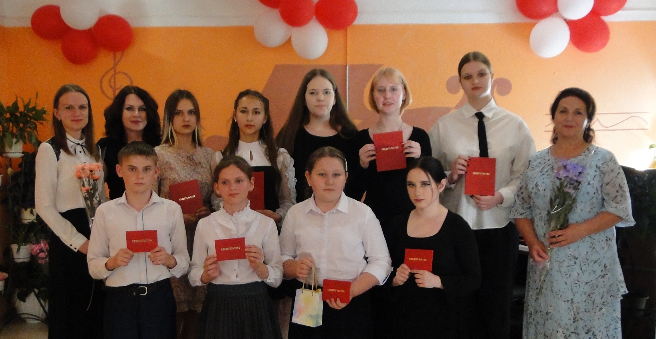 12 юных музыкантов – выпускники Красногорской детской музыкальной школы Брянщины