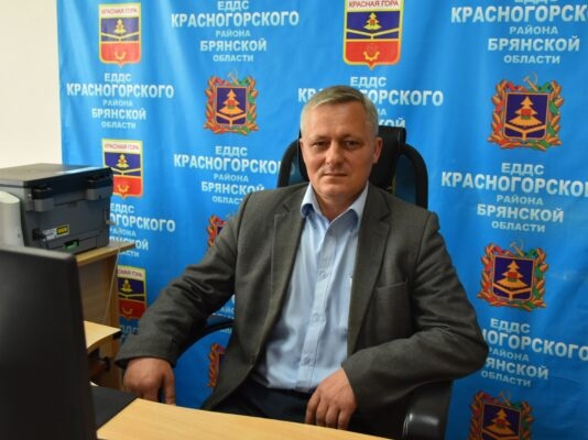 Игорь Александрович Синявский, начальник Единой дежурно-диспетчерской службы Красногорского района Брянщины,  считает, что усиление натиска и бескомпромиссное следование целям СВО позволит пресечь террористические выпады неонацистского режима