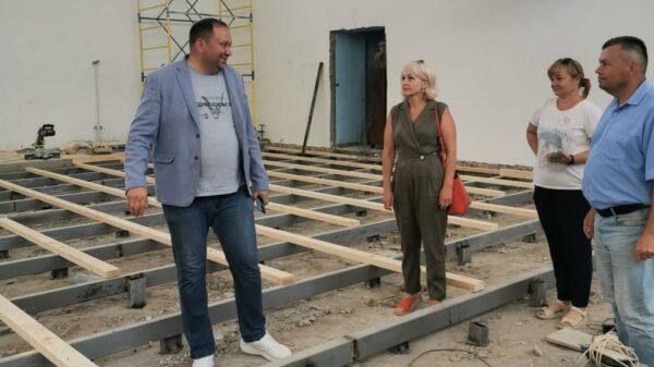 Капремонт спортшколы в брянской Дубровке ведется по графику