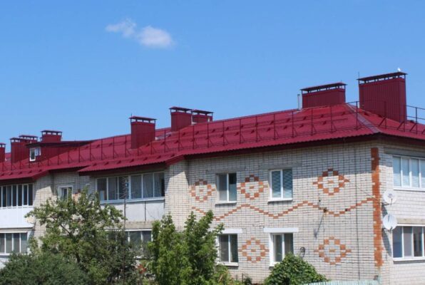 В Суземке брянского региона обновили кровлю на многоквартирном доме