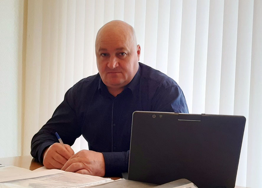 Александр Прищеп, директор Яловской средней общеобразовательной школы Красногорского района Брянщины считает, что российский народ всегда мог объединиться и дать отпор недругам