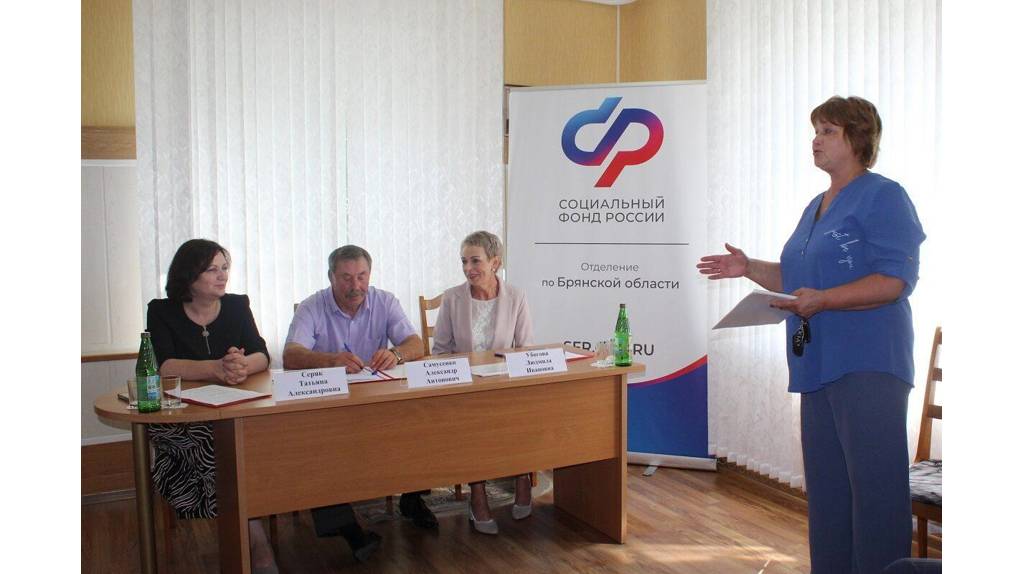 В брянской Гордеевке для старшего поколения открыли центр общения