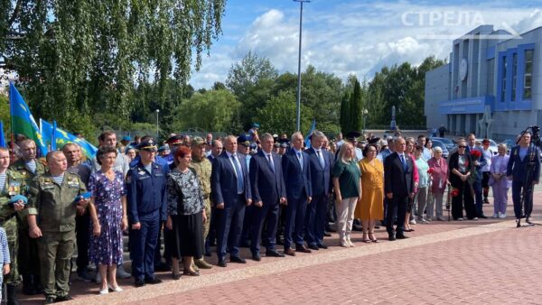В Брянске торжественно отметили день Воздушно-десантных войск