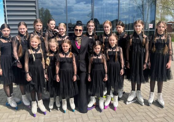 Юные фигуристки из брянского Климово готовятся к новому сезону