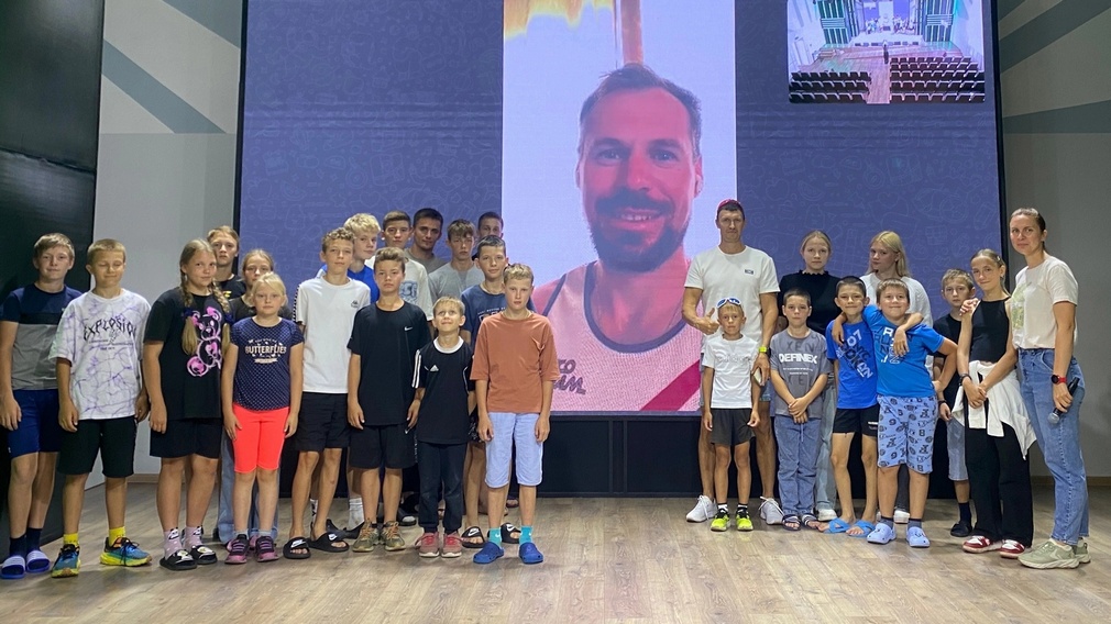 Брянские школьники пообщались с олимпийским чемпионом Сергеем Устюговым