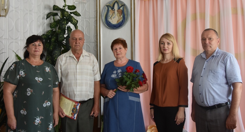 На брянской Красногорщине в год семьи супруги Мельниковы отметили золотую свадьбу