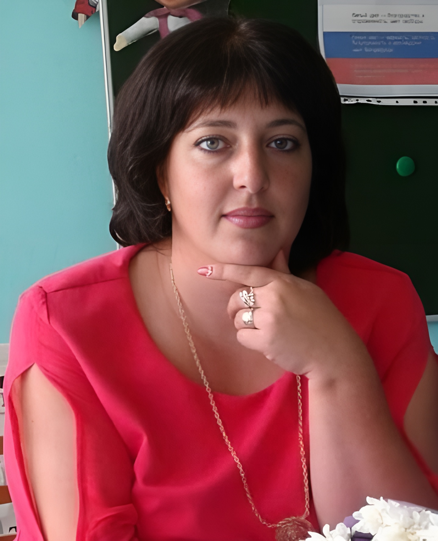 Наталья Николаевна Филипченко, глава Лотаковского сельского поселения Красногорского района Брянщины, считает, что мы все сегодня обязаны продолжать жить и выполнять свою работу, избегая паники и растерянности, ради будущего нашей страны