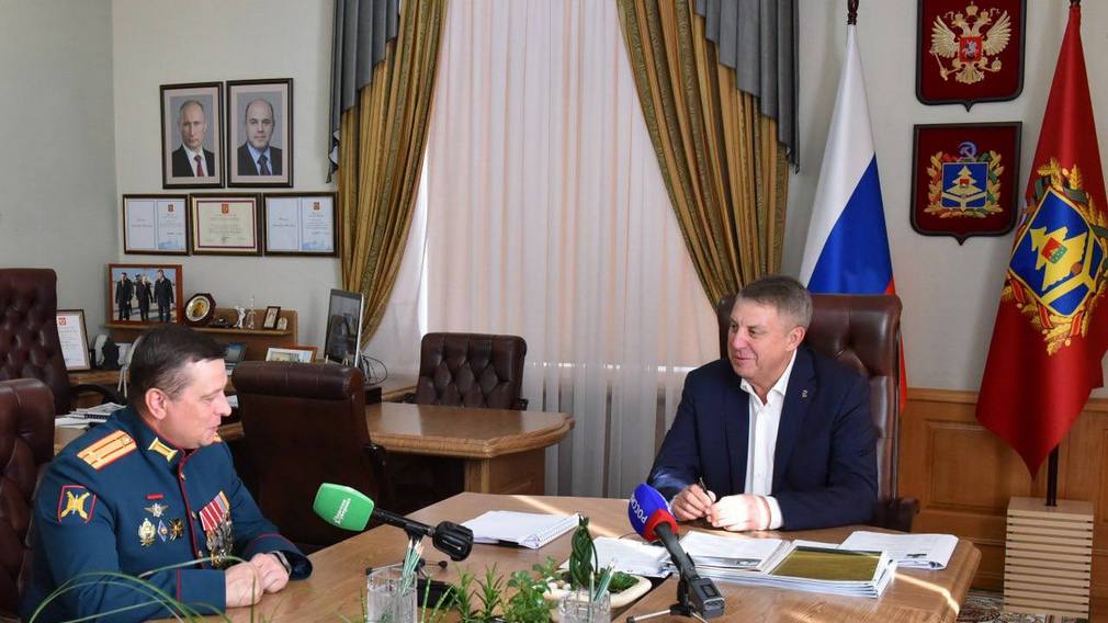 Губернатор Брянской области Александр Богомаз провёл встречу с участником программы «Время героев»