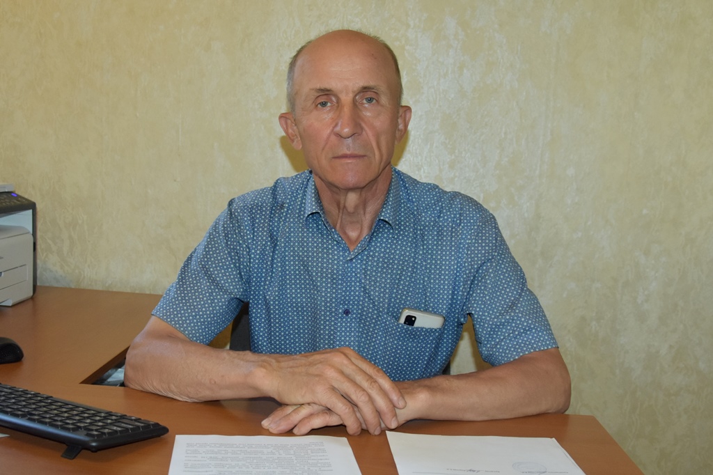 Иван Николаевич Колесников, депутат Красногорского районного Совета народных депутатов Брянщины, считает, что для многих служба по контракту становится выбором, объединяющим убеждения и профессиональные качества