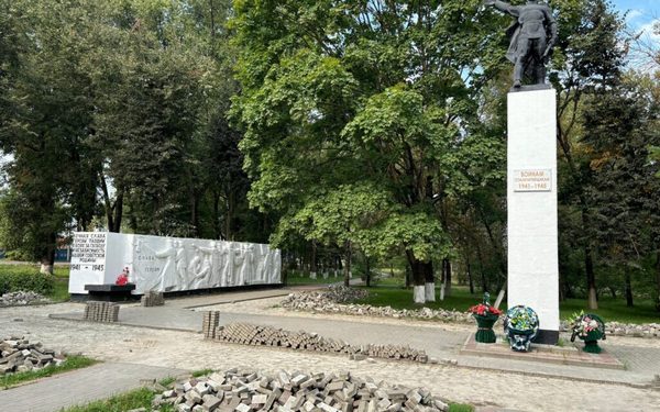 В Бежицком районе Брянска отремонтируют памятник воинам-сталелитейщикам