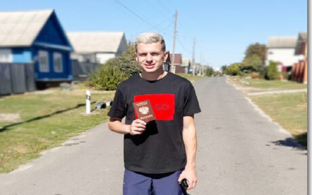 2-кратный чемпион России Илья Иванюк проголосовал на избирательном участке в Трубчевском районе Брянщины